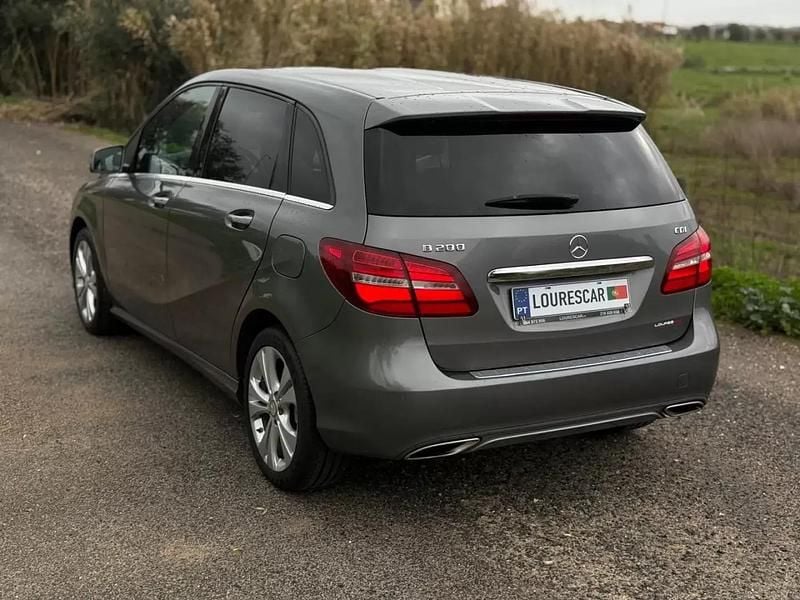 Usado Mercedes B200 Urban 136 HP (100 kW) 2015 Cinzento Monovolume