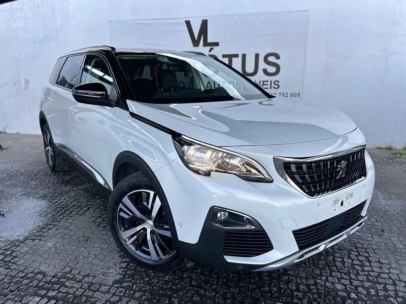 Usado Peugeot 5008 Allure 130 HP (95 kW) 2020 Branco pérola Monovolume