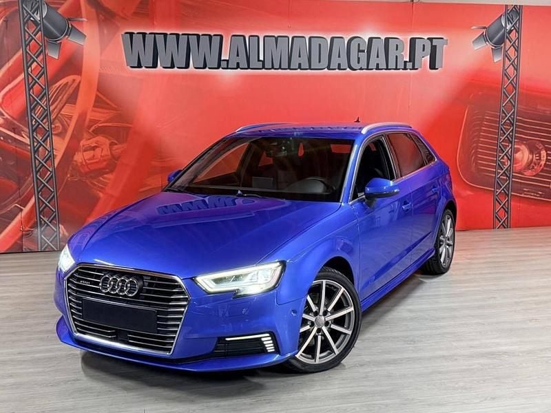Azul Usado 2020 Audi A3 Sportback e-tron Sedan | € 23.900 (Preço justo) - Imagem 1/4