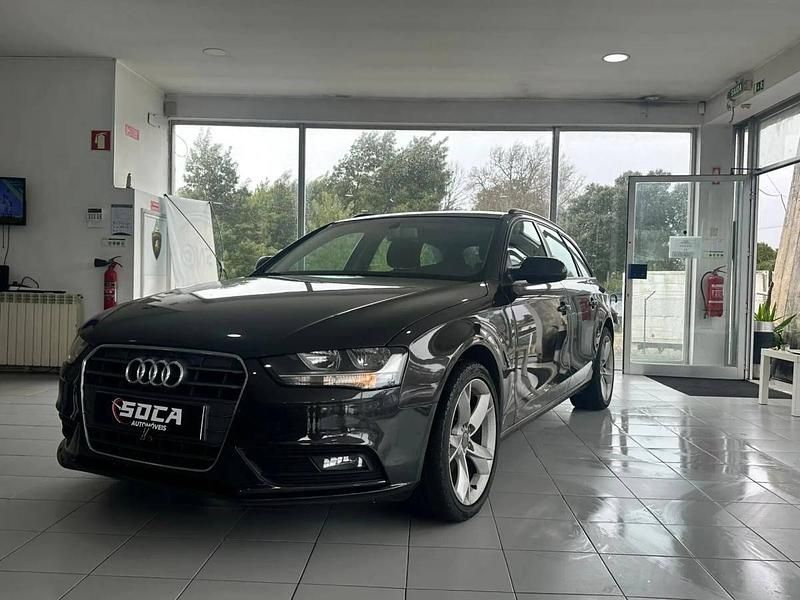 Usado Audi A4 120 HP (88 kW) 2013 Preto Carrinha