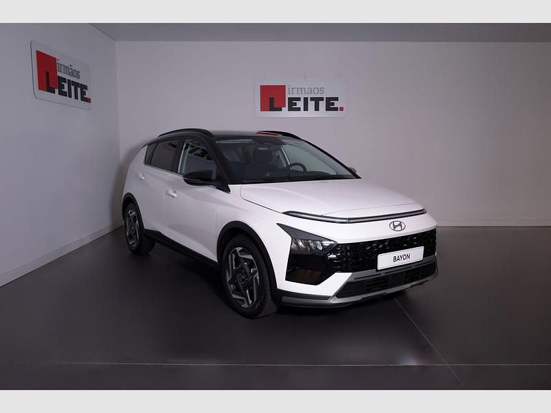 Atlas white/phantom black metalizado Novo 2025 Hyundai Bayon Premium SUV | € 26.950 (Caro) - Imagem 1/4