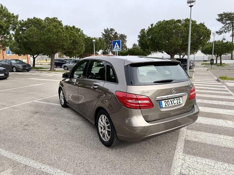 Usado Mercedes B180 Edition 109 HP (80 kW) 2014 Outro Monovolume