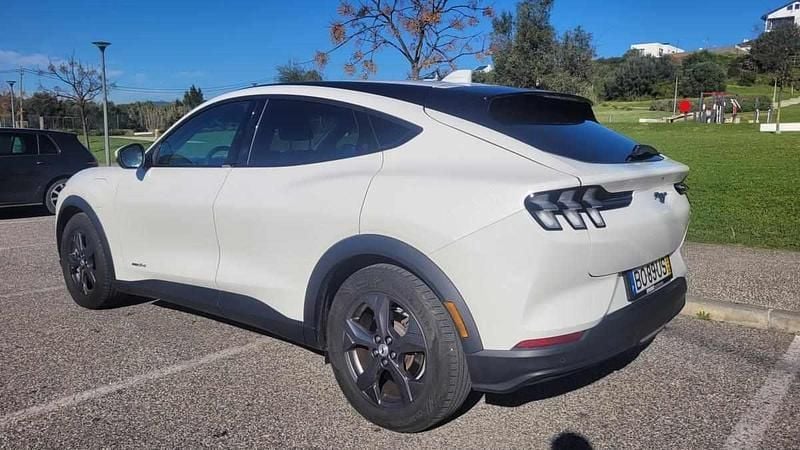 Branco Usado 2022 Ford Mustang Standard Range Citadino | € 29.900 - Imagem 1/4