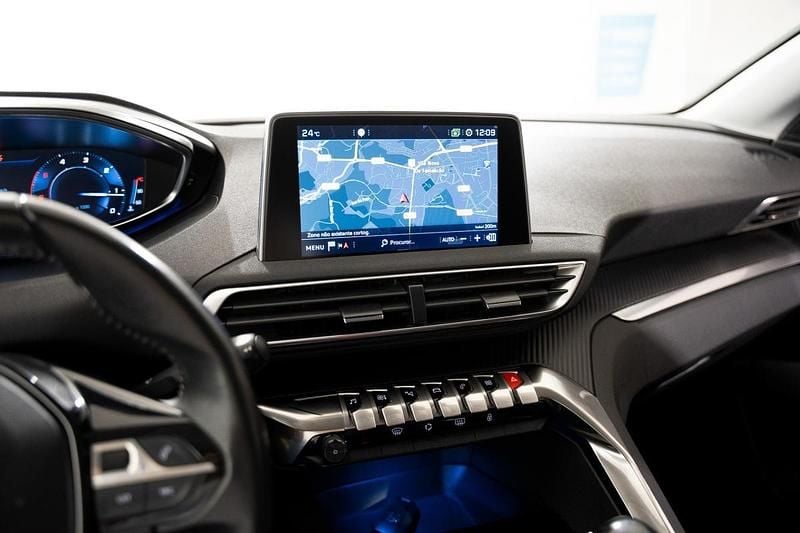 Usado Peugeot 3008 Active 130 HP (95 kW) 2019 Azul SUV