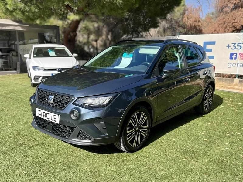 Cinzento Usado 2023 Seat Arona SUV | € 17.290 (Preço justo) - Imagem 1/4