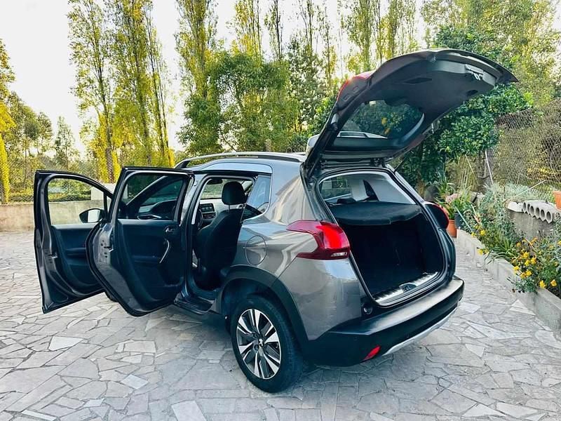 Usado Peugeot 2008 110 HP (80 kW) 2016 Cinzento SUV