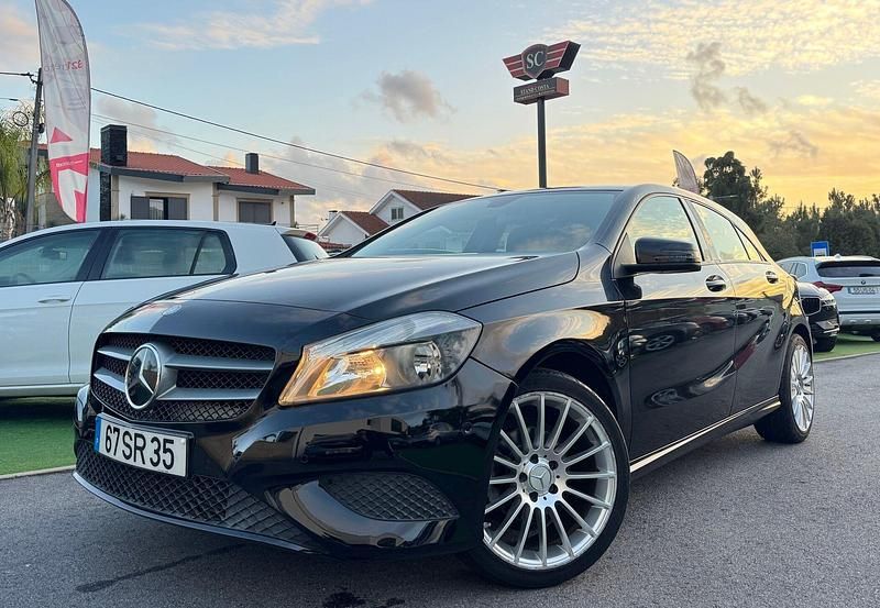 Preto Usado 2014 Mercedes A180 Style | € 15.850 - Imagem 1/4