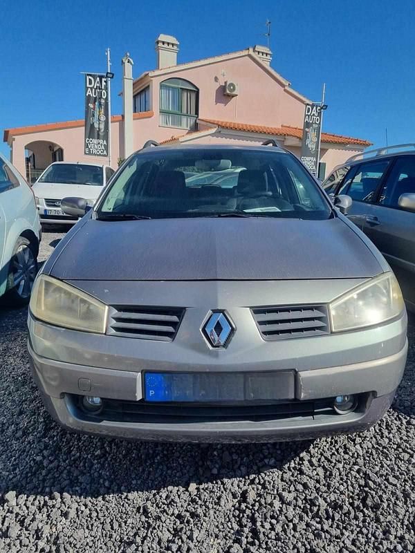 Cinzento Usado 2003 Renault Mégane II Carrinha | € 4.950 - Imagem 1/4