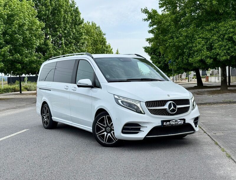Branco Usado 2019 Mercedes V220 Avantgarde Monovolume | € 56.500 - Imagem 1/4