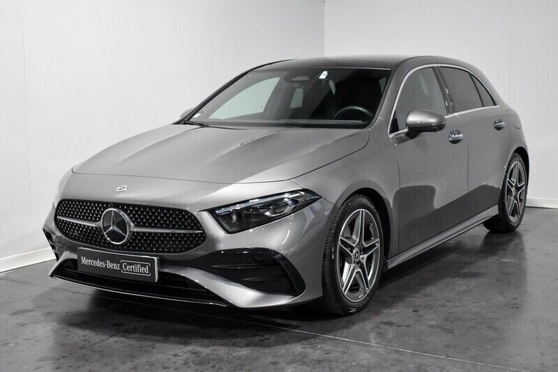 Cinzento Usado 2023 Mercedes A180 Citadino | € 44.500 - Imagem 1/4