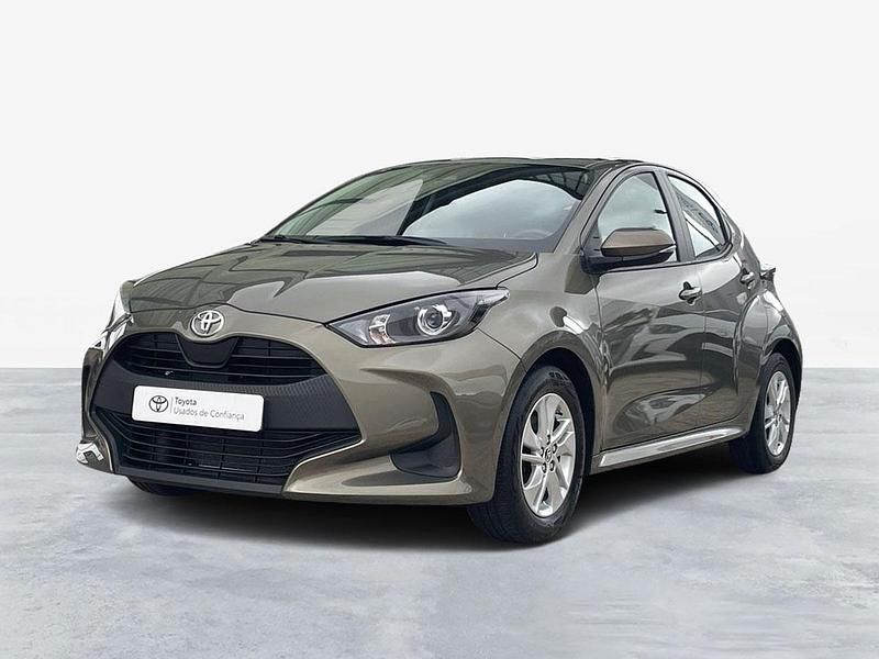 Bronze (pintura metalizada) Usado 2023 Toyota Yaris Comfort Sedan | € 18.250 (Preço justo) - Imagem 1/4