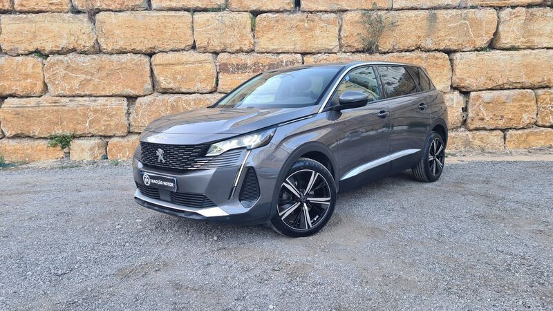 Cinzento Usado 2021 Peugeot 5008 Active Monovolume | € 28.950 (Caro) - Imagem 1/4