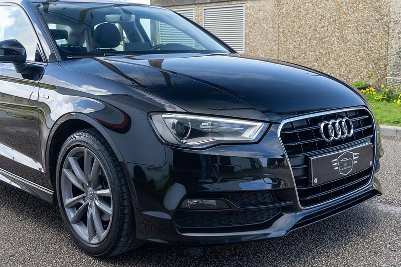Usado Audi A3 S-Line 116 HP (85 kW) 2016 Preto Sedan