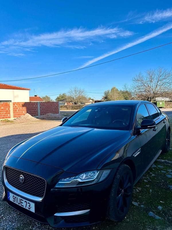 Preto Usado 2018 Jaguar XF Sedan | € 22.000 (Preço justo) - Imagem 1/4