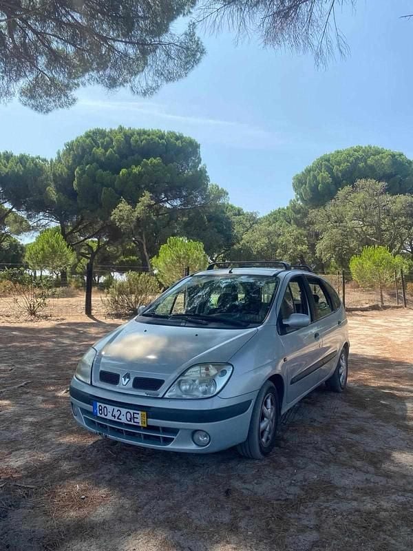 Cinzento Usado 2000 Renault Mégane GrandTour Carrinha | € 1.750 - Imagem 1/4