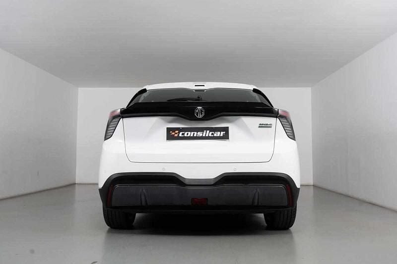Usado MG MG4 EV 125 kW (170 HP) 2023 Branco Citadino