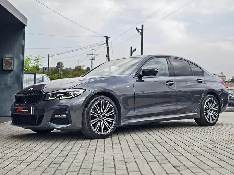 Cinzento Usado 2019 BMW 320 Sedan | € 27.900 (Caro) - Imagem 1/4