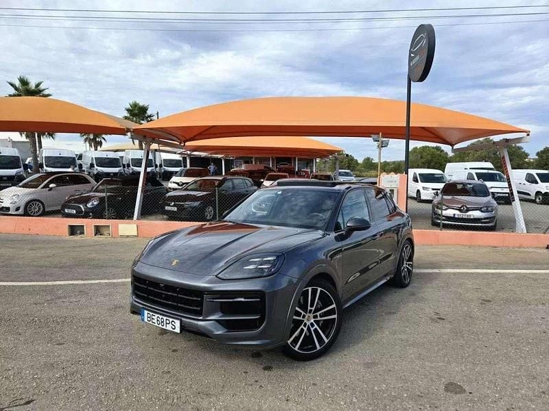 Cinzento Usado 2023 Porsche Cayenne SUV | € 119.950 (Preço elevado) - Imagem 1/4