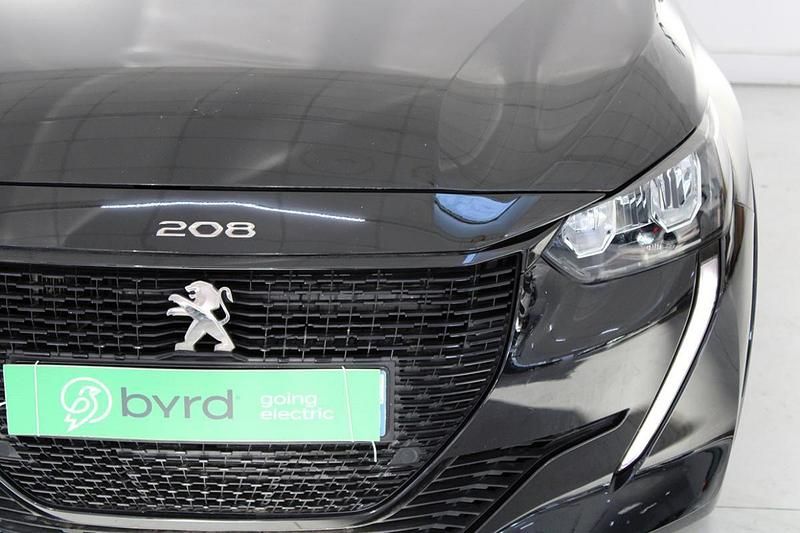 Usado Peugeot e-208 Allure 100 kW (136 HP) 2022 Preto Citadino