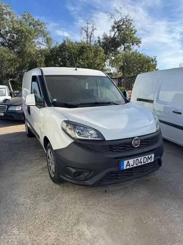 Usado Fiat Doblò 95 HP (69 kW) 2021 Branco Monovolume