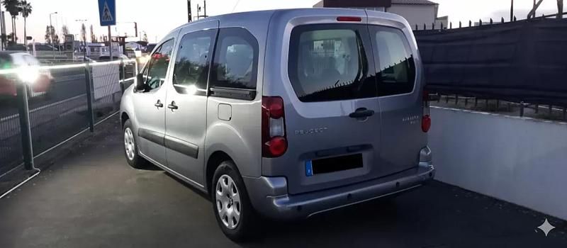 Usado Peugeot Partner Outdoor 100 HP (73 kW) 2018 Cinza antracite Monovolume