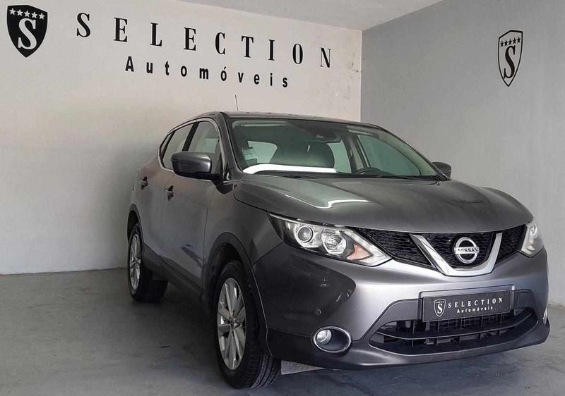 Cinzento Usado 2015 Nissan Qashqai SUV | € 14.650 (Preço justo) - Imagem 1/4