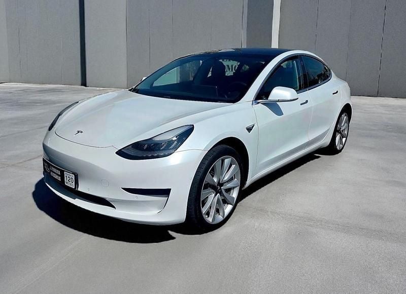 Branco Usado 2020 Tesla Model 3 Standard Range Plus Sedan | € 22.900 (Preço justo) - Imagem 1/4