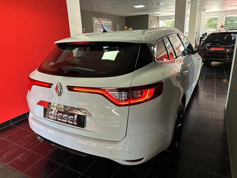 Usado Renault Mégane GrandTour Intens 110 HP (80 kW) 2018 Branco Carrinha