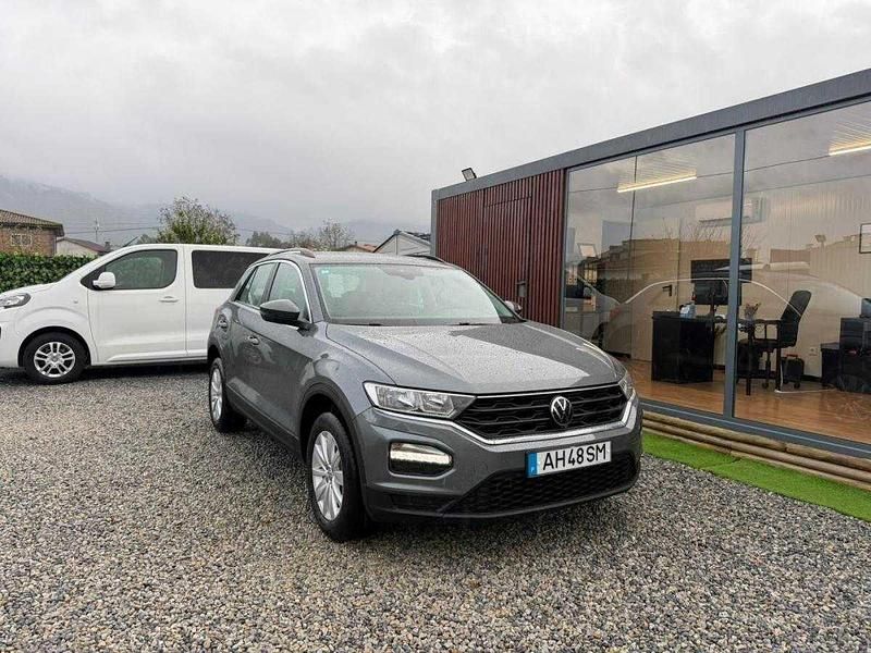 Cinzento Usado 2021 VW T-Roc SUV | € 16.980 (Bom preço) - Imagem 1/1