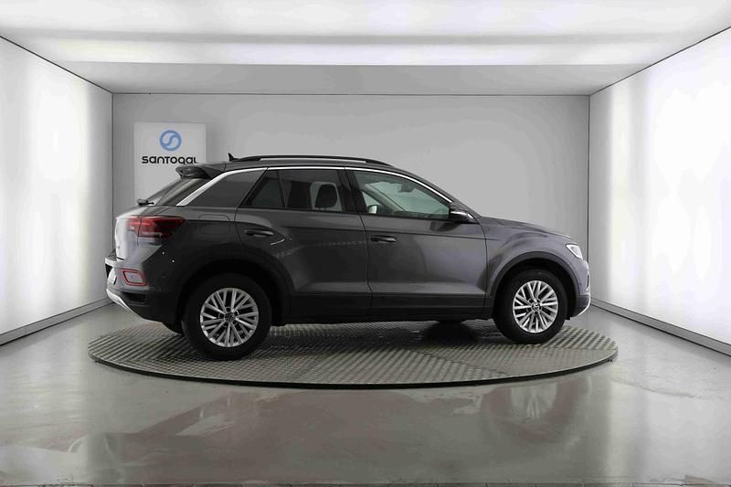 Usado VW T-Roc Life 110 HP (80 kW) 2024 Cinzento SUV