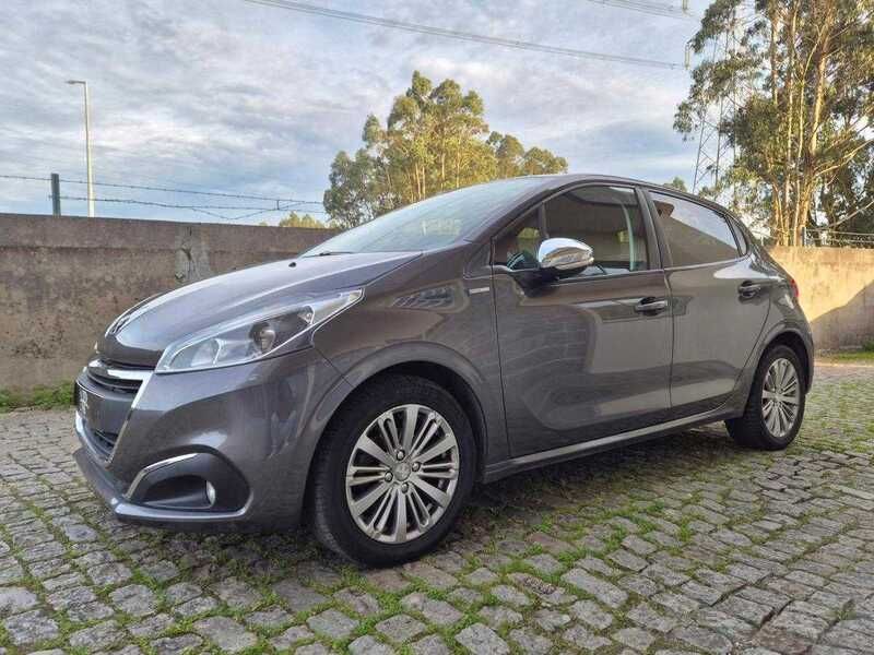 Cinza Usado 2018 Peugeot 208 Style Citadino | € 14.500 (Caro) - Imagem 1/4