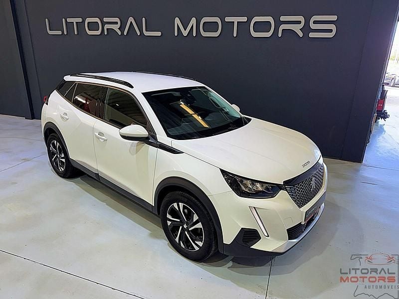 Usado Peugeot 2008 Allure 130 HP (95 kW) 2021 Branco SUV