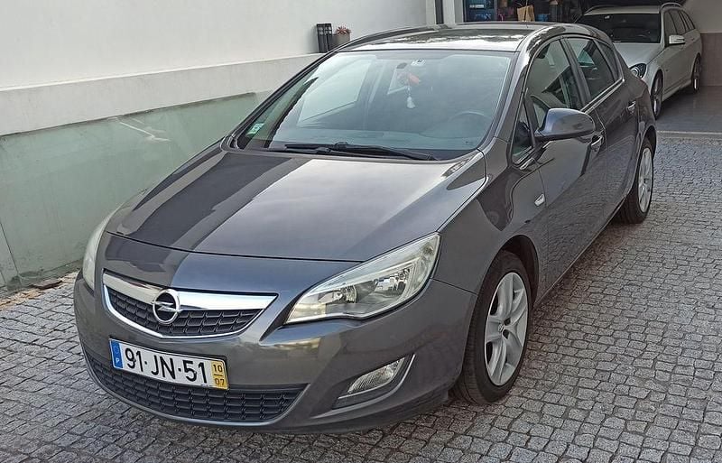 Usado 2010 Opel Astra Sedan | € 4.000 (Bom preço) - Imagem 1/4