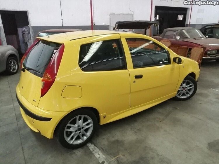 Amarelo Usado 2001 Fiat Punto Abarth Citadino | € 7.900 - Imagem 1/1
