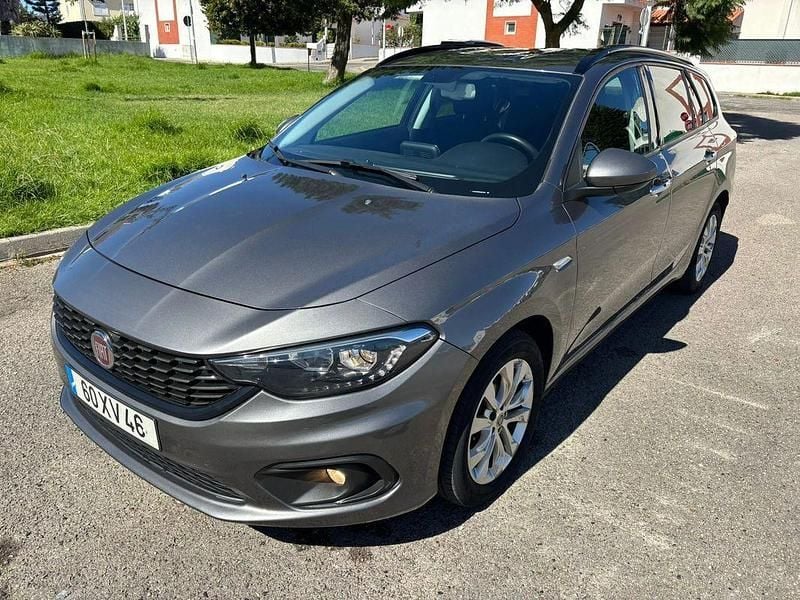 Cinza Usado 2019 Fiat Tipo Mirror Carrinha | € 11.750 (Preço justo) - Imagem 1/4