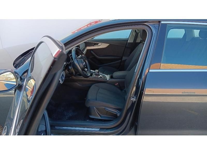 Usado Audi A4 Advanced 136 HP (100 kW) 2022 Cinzento escuro metalizado Carrinha