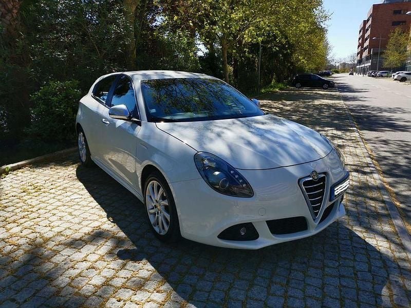 Usado 2010 Alfa Romeo Giulietta Citadino | € 9.750 (Preço justo) - Imagem 1/4
