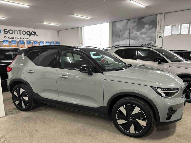Cinza Usado 2024 Volvo EX40 Plus SUV | € 46.990 - Imagem 1/4