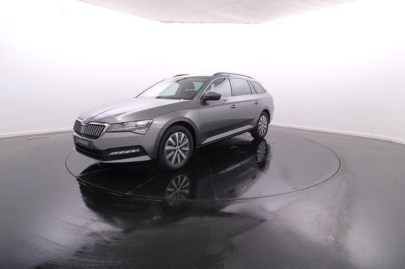 Cinzento Usado 2023 Skoda Superb | € 33.900 (Bom preço) - Imagem 1/4