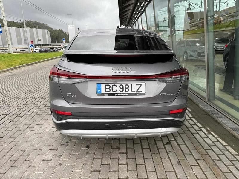 Usado Audi Q4 e-tron 150 kW (204 HP) 2023 Cinzento SUV