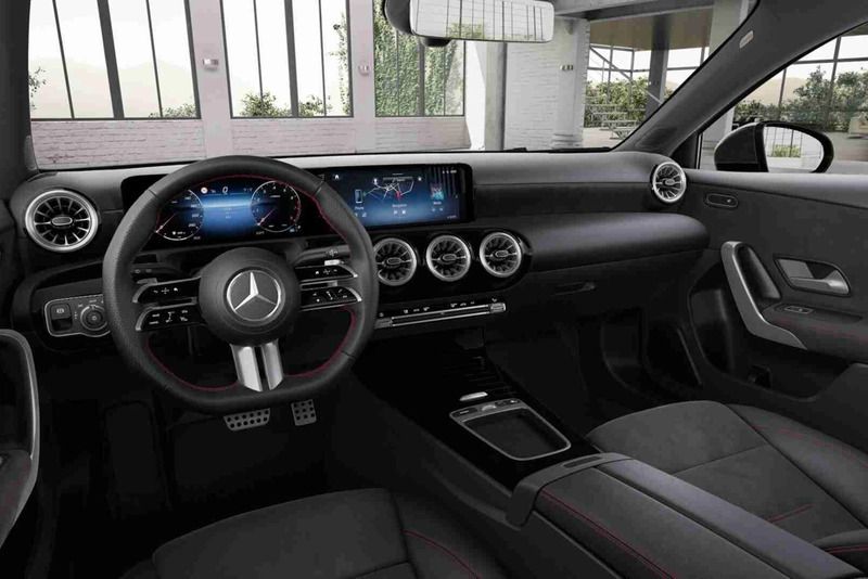 Preto Novo 2025 Mercedes A200 Citadino | € 48.615 (Caro) - Imagem 1/4