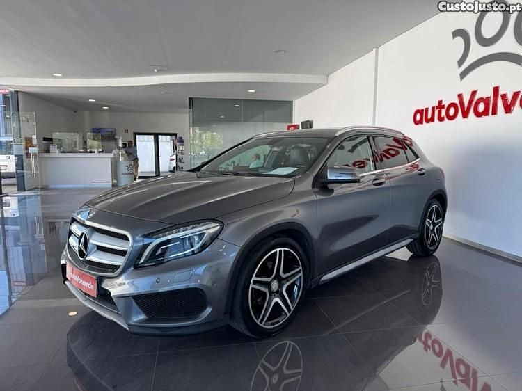 Usado Mercedes GLA200 AMG line 136 HP (100 kW) 2015 Cinza SUV