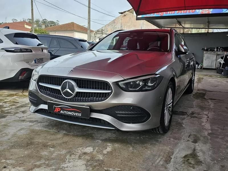Usado Mercedes C200 Avantgarde 163 HP (119 kW) 2022 Bege Carrinha