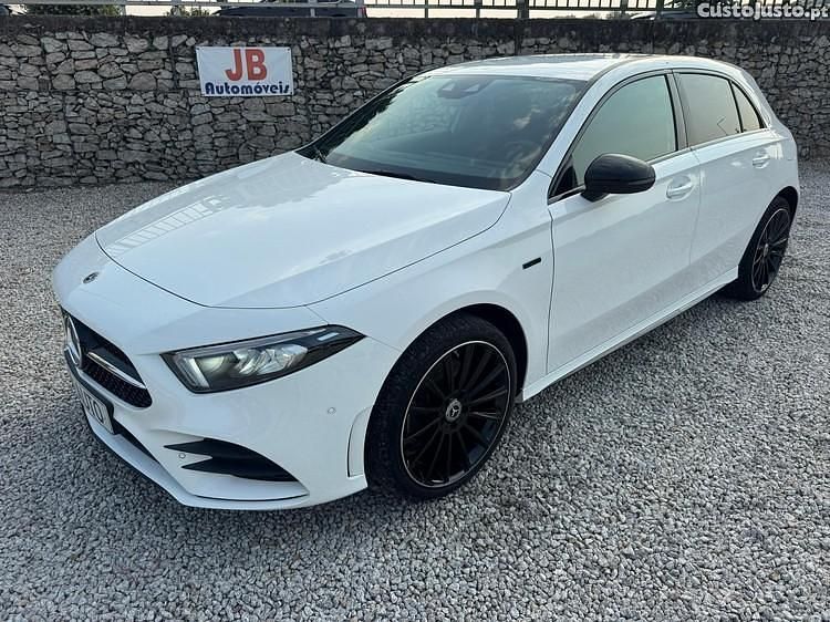 Branco Usado 2021 Mercedes A250 AMG line Citadino | € 29.950 (Preço justo) - Imagem 1/1