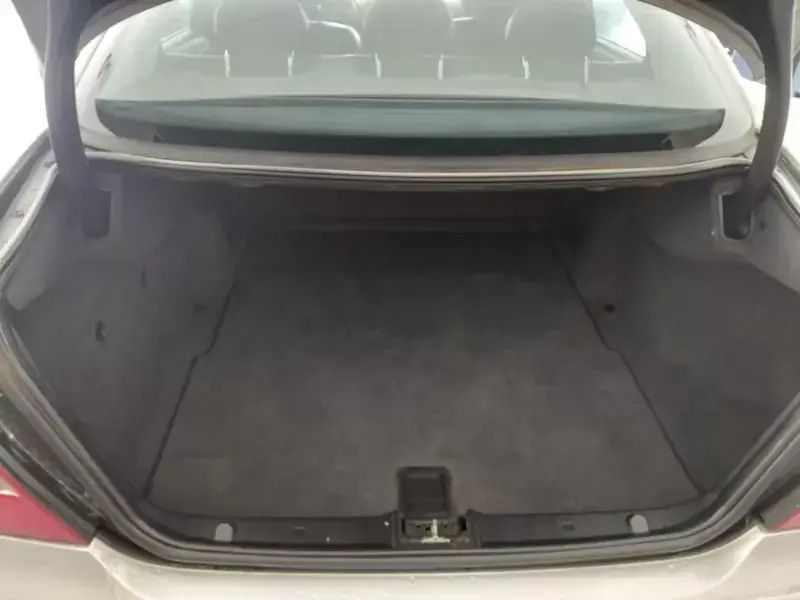 Usado Mercedes E220 Classic 143 HP (105 kW) 2002 Cinza prata