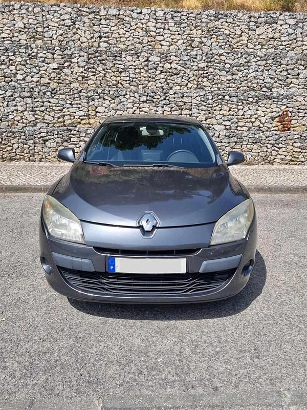 Cinzento Usado 2008 Renault Mégane III Citadino | € 6.000 (Preço elevado) - Imagem 1/4