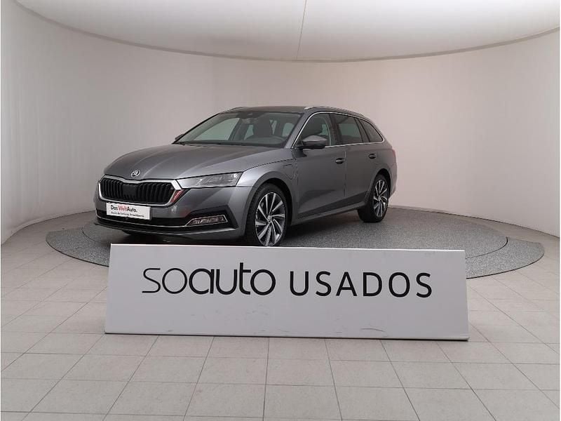 Cinzento escuro metalizado Usado 2024 Skoda Octavia Carrinha | € 29.990 (Preço justo) - Imagem 1/4