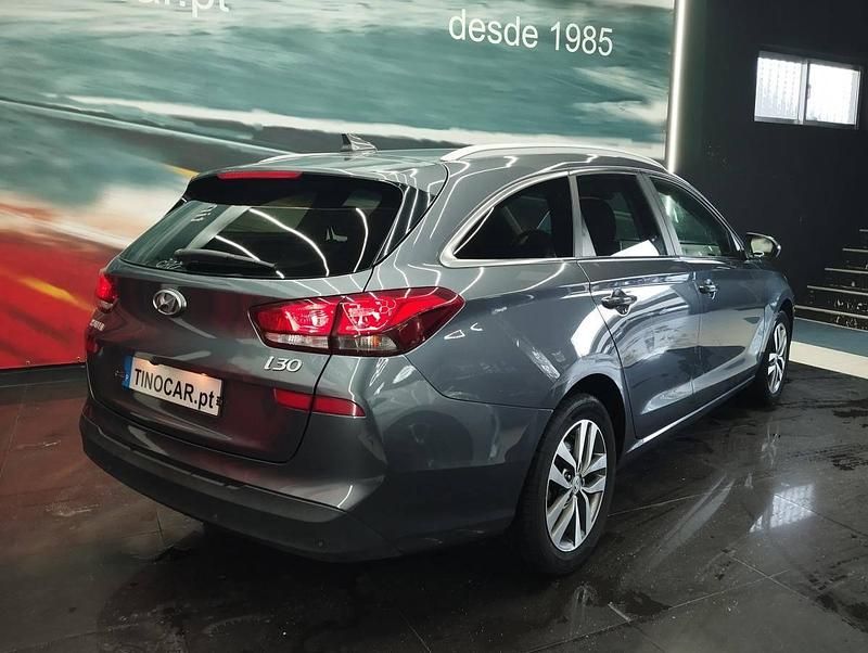Usado Hyundai i30 116 HP (85 kW) 2019 Cinzento Carrinha