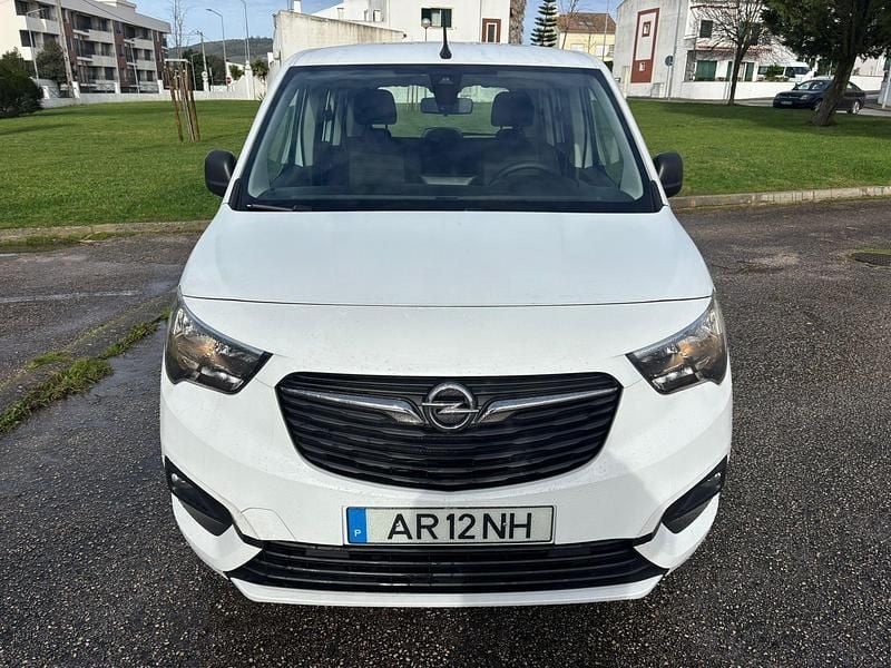 Usado Opel Combo Life Edition+ 102 HP (75 kW) 2022 Branco