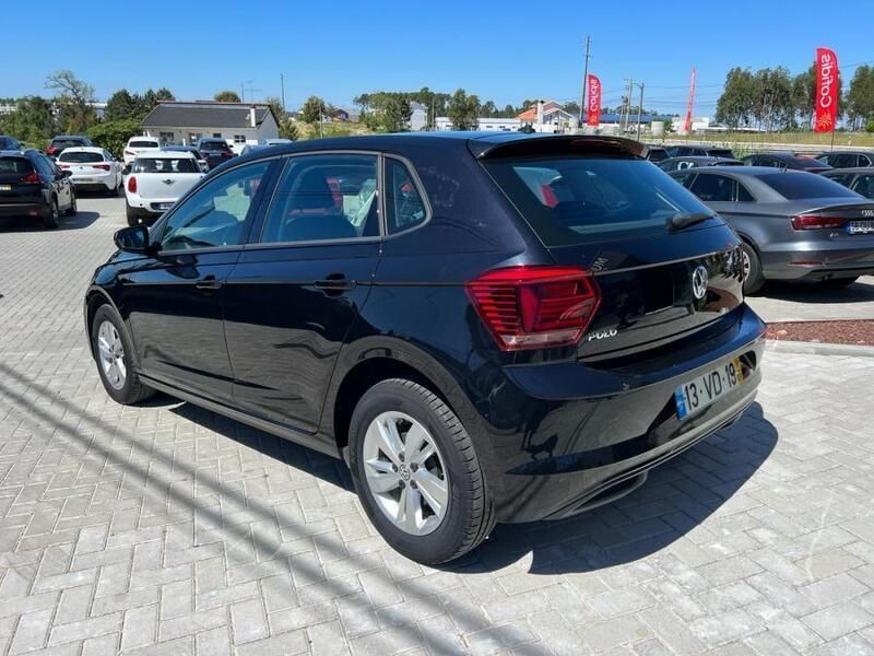 Preto (metalizado) Usado 2018 VW Polo Comfortline Citadino | € 14.900 (Bom preço) - Imagem 1/4